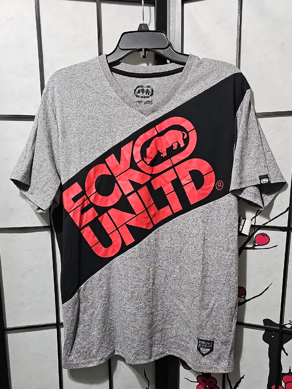 Ecko Gray Red Black V Neck T-shirt Medium NWT